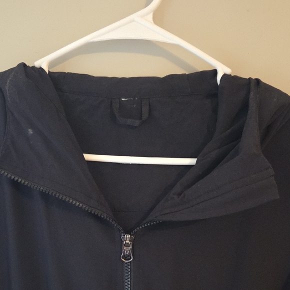 Lululemon Women's Black Hooded Jacket - Picture 4 of 8